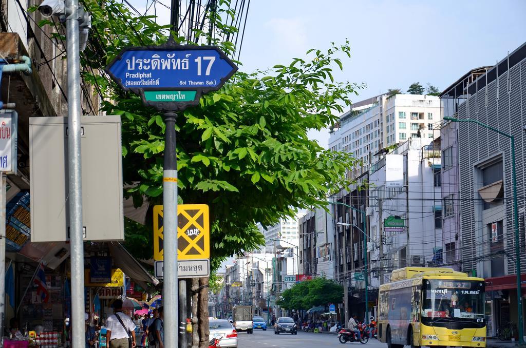 At Bangkok Hotel Exterior photo